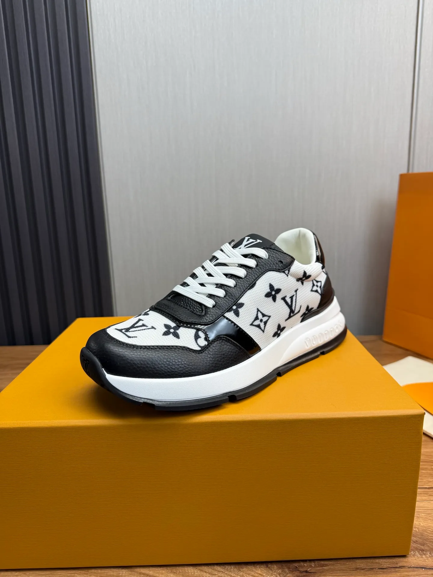 Men's shoes 💰800💰 LOUIS VUITTON [Luden Yiwei] Brand new trendy Lv is on the market 🎁, casual and fashionable men's shoes 👟Original 1:1 shipment✅ The upper is made of imported brand leather + cowhide lining, the original wear-resistant rubber outsole, the version is simple and elegant, exclusive for trendy men. 38-44 (customized at 38.45)